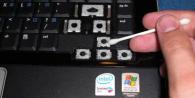 Как почистить клавиатуру ноутбука от пролитой жидкости
